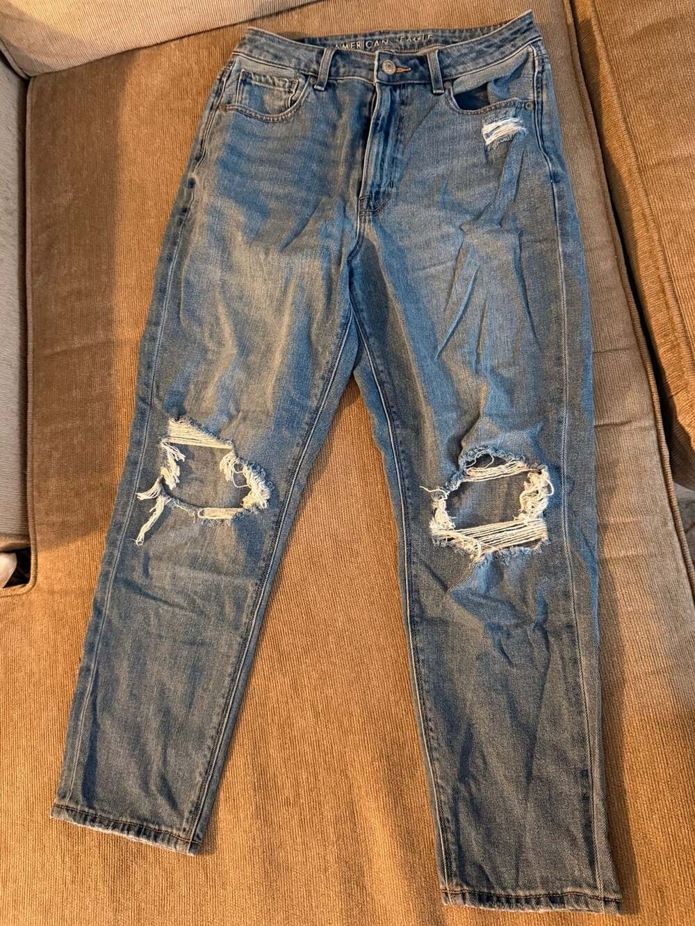 American Eagle Outfitters Distressed Mom Jeans Size 6 Short
